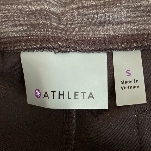 Athleta gray marled leggings. Wide 4” waistband. Size Small
C - Picture 5 of 12